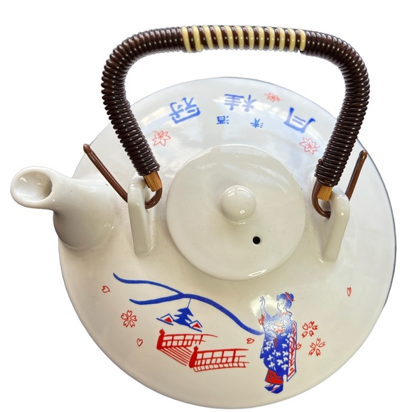 Vintage White Japanese Print Small Teapot Geisha over Bridge Sake Teapot. - Picture 3 of 9
